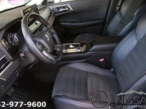 Used 2025 Mitsubishi Outlander SE AWD/4WD image 13