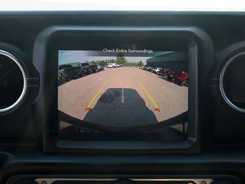 Used 2023 Jeep Wrangler Unlimited Sahara w/ Cold Weather Group AWD/4WD image 18