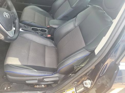 Used 2017 Toyota Corolla SE w/ Carpet Mat Package (TMS) FWD image 11