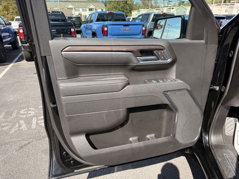 Certified 2025 GMC Sierra 1500 SLT image 11
