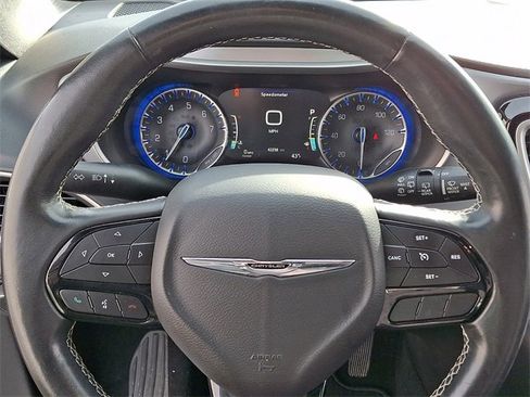 Used 2020 Chrysler Pacifica Touring-L Plus w/ S Appearance Package image 20