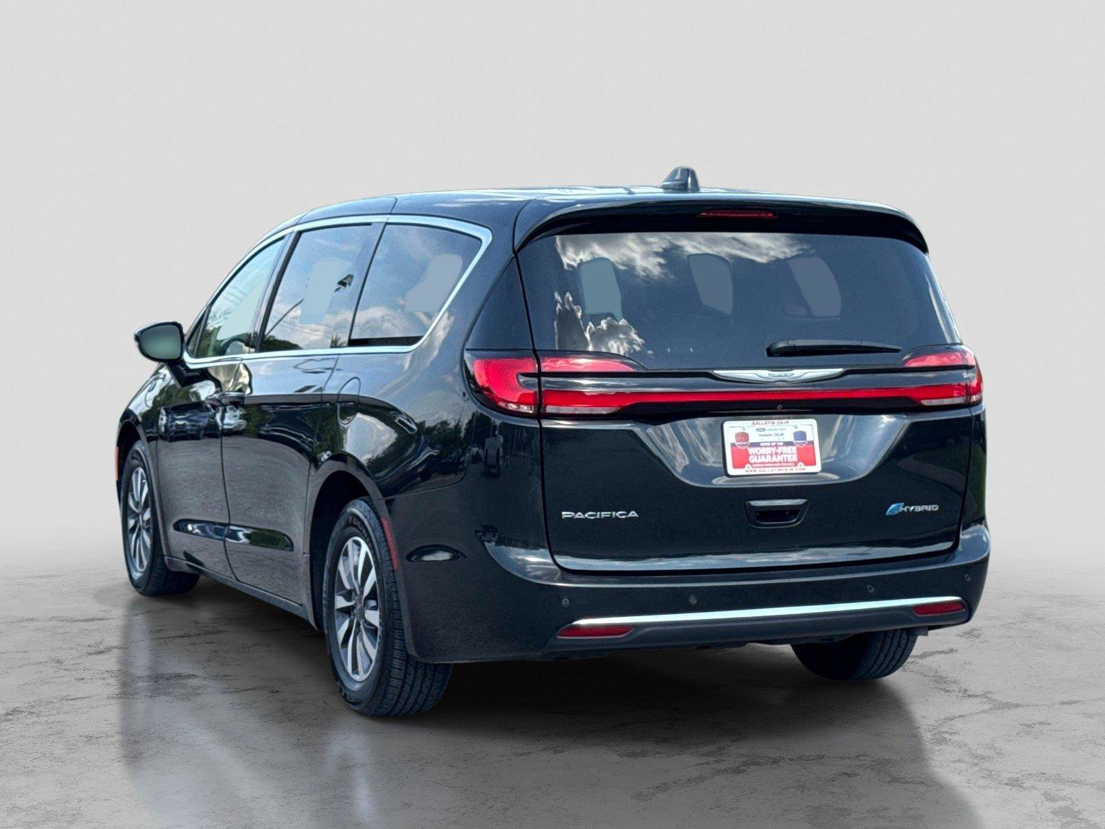 Certified 2024 Chrysler Pacifica Limited FWD image 7