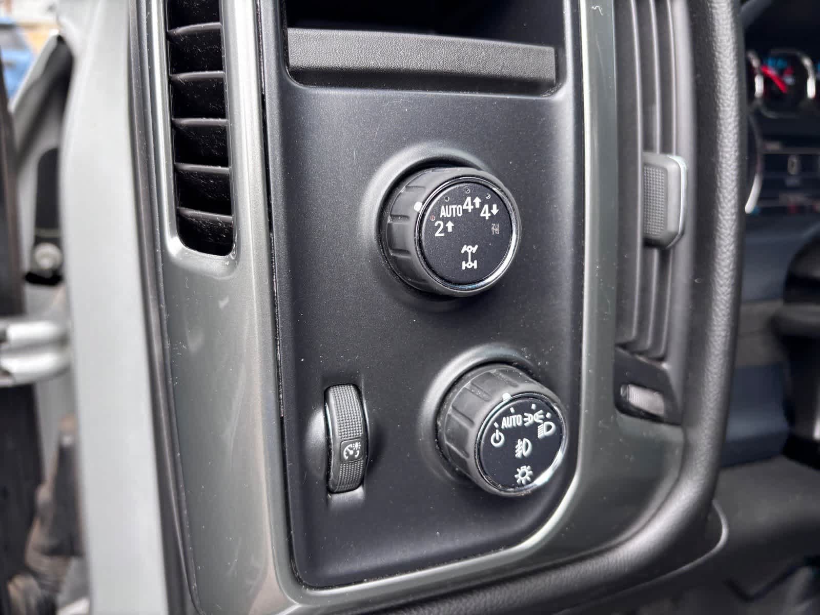 Used 2018 Chevrolet Silverado 1500 LT w/ All Star Edition AWD/4WD image 14
