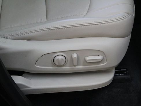 Used 2023 Buick Enclave Essence image 21