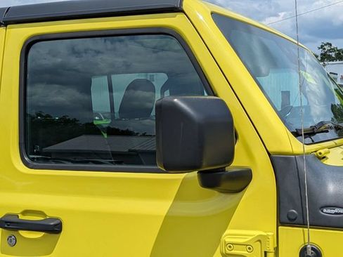 Used 2022 Jeep Wrangler Unlimited Rubicon w/ Steel Bumper Group AWD/4WD image 11