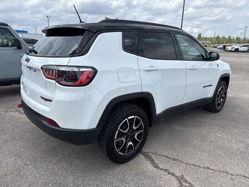 Used 2025 Jeep Compass Trailhawk image 9