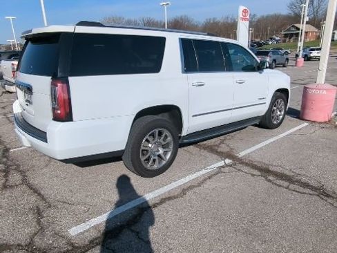 Used 2019 GMC Yukon XL Denali image 5