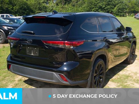 Used 2023 Toyota Highlander XLE FWD image 4