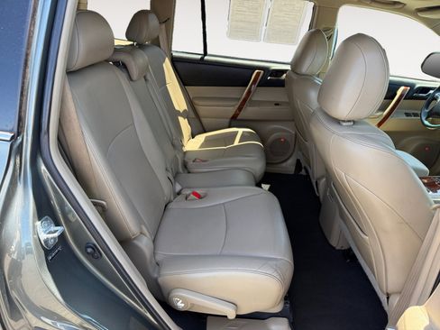 Used 2013 Toyota Highlander Limited AWD/4WD image 18
