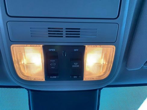 Used 2024 Honda Odyssey EX-L image 17