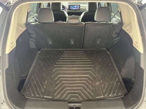 Used 2024 Nissan Rogue SL w/ SL Premium Package FWD image 9