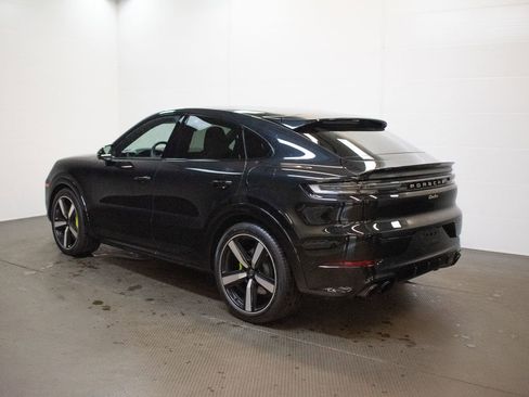 Certified 2025 Porsche Cayenne Turbo AWD/4WD image 3