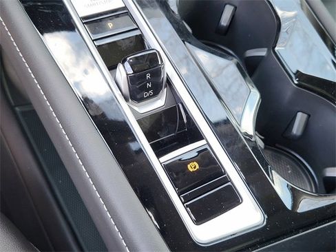 New 2025 Volkswagen Atlas SEL Premium R-Line image 19