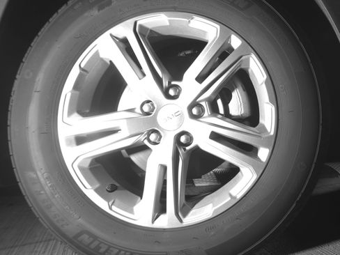 Used 2024 GMC Terrain SLE image 18