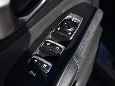 Used 2024 Kia Sorento S image 8