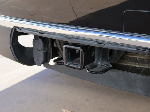 Used 2022 GMC Yukon SLT w/ SLT Premium Package image 16