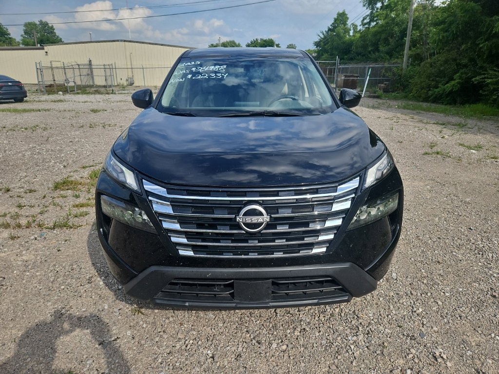 Used 2025 Nissan Rogue SV AWD/4WD image 1