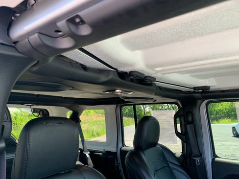 Used 2021 Jeep Wrangler Unlimited Sahara w/ Uconnect 4C Nav & Sound Group AWD/4WD image 19
