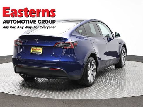 Used 2022 Tesla Model Y Long Range image 5