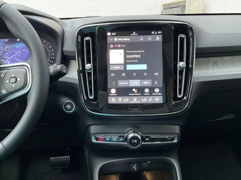 New 2026 Volvo XC40 B5 Plus w/ Protection Package Premier image 16