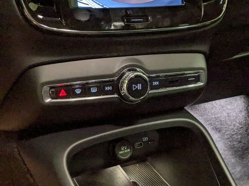 New 2026 Volvo XC40 B5 Core w/ Climate Package image 18