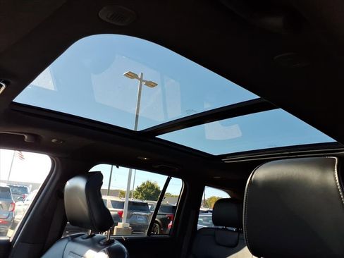 Used 2022 Jeep Grand Cherokee Overland w/ Luxury Tech Group IV image 13