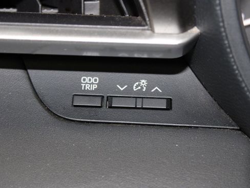 Used 2023 Toyota Highlander L image 38