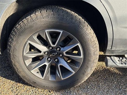 Used 2023 Chevrolet Tahoe Z71 w/ Luxury Package image 5