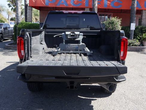 Used 2023 GMC Sierra 2500 AT4 w/ AT4 Preferred Package AWD/4WD image 8