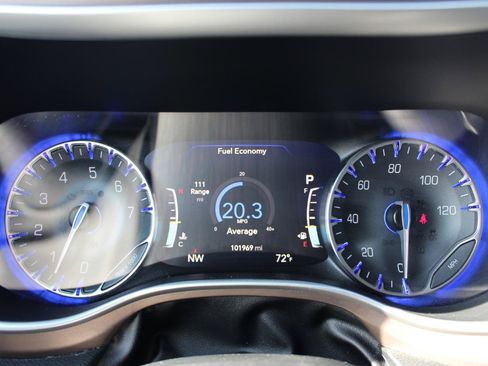 Used 2018 Chrysler Pacifica Touring-L w/ Advanced Safetytec Group FWD image 21