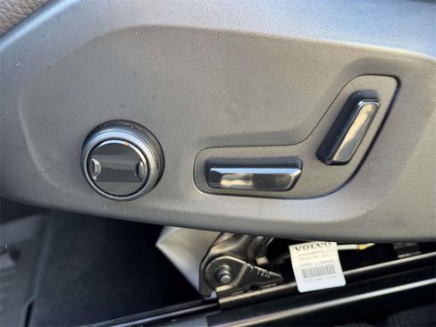 Certified 2023 Volvo XC60 B5 Plus image 18
