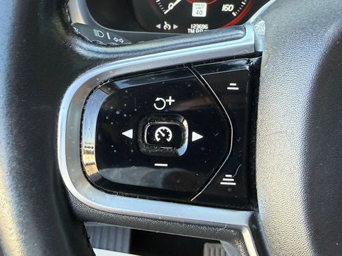Used 2016 Volvo XC90 T6 Momentum w/ Vision Package AWD/4WD image 27
