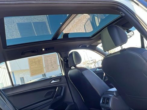 Used 2021 Volkswagen Tiguan SE R-Line image 16