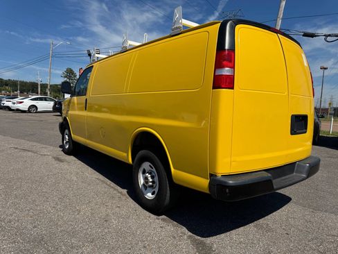 Used 2020 GMC Savana 2500 w/ Driver Convenience Package RWD image 4