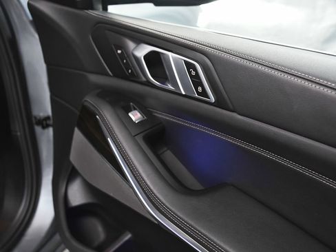 Used 2024 BMW X7 xDrive40i image 16