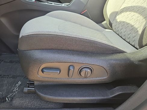 Used 2024 Chevrolet Equinox LT image 26