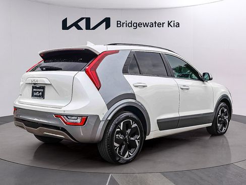 Certified 2025 Kia Niro Wave w/ Wave Preserve Package FWD image 6