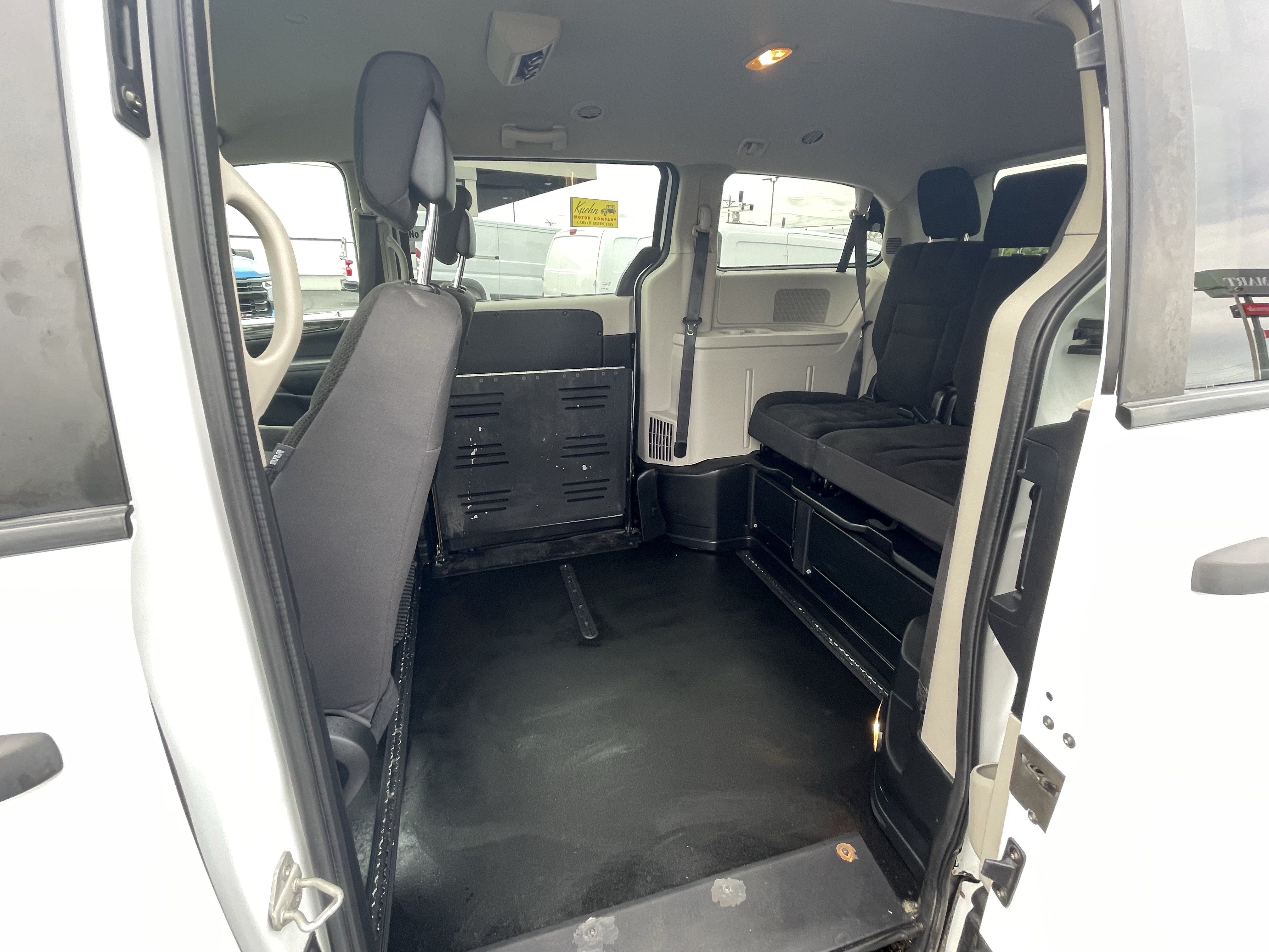 Used 2019 Dodge Grand Caravan SE FWD image 23