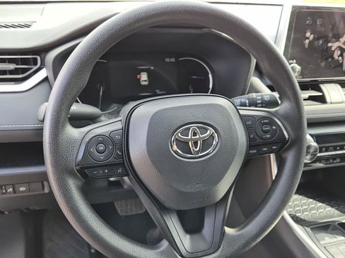Used 2025 Toyota RAV4 XLE image 12