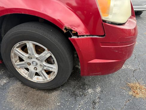 Used 2008 Chrysler Town & Country Touring FWD image 5