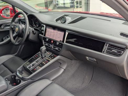 Certified 2025 Porsche Macan image 26