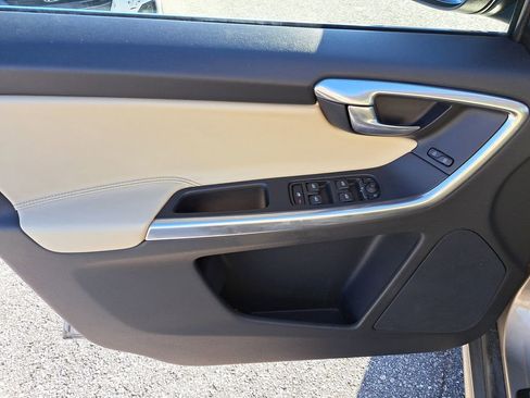 Used 2016 Volvo XC60 T6 Platinum w/ Climate Package image 13