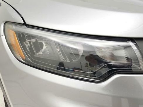 Used 2024 Jeep Compass Latitude image 10