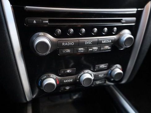 Used 2019 Nissan Pathfinder SV image 27