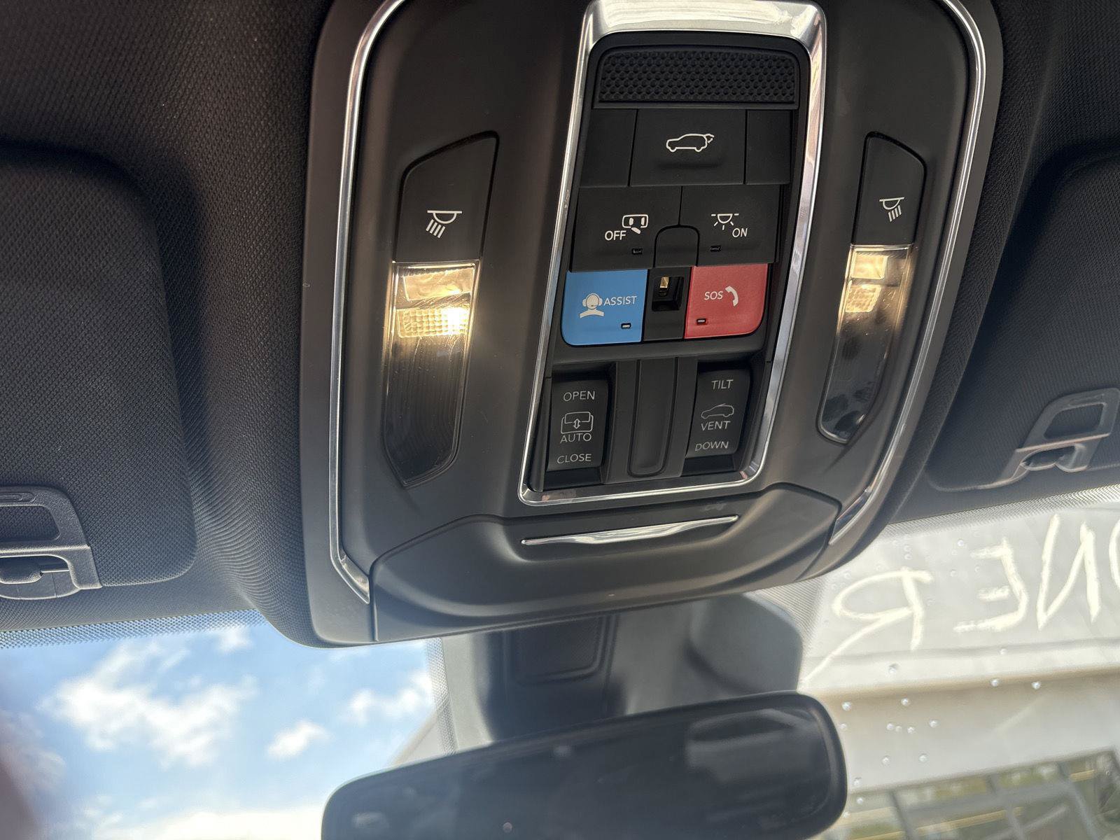 Used 2023 Jeep Grand Cherokee Altitude AWD/4WD image 24