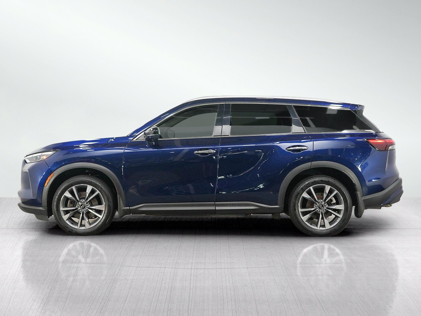 Used 2025 INFINITI QX60 Luxe AWD/4WD image 2