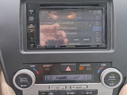 Used 2012 Toyota Camry XLE w/ Leather Pkg FWD image 11