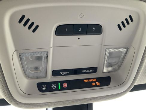 Used 2021 Chevrolet Traverse RS image 31