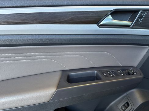 Used 2021 Volkswagen Atlas SE w/ Panoramic Sunroof Package image 11