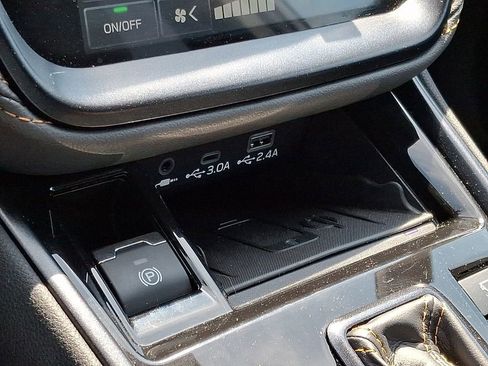 Used 2025 Subaru Outback Wilderness w/ Wilderness Package AWD/4WD image 23